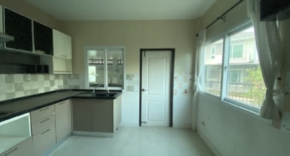 For sale 4 bedrooms house in Mueang Nakhon Ratchasima, Nakhon Ratchasima