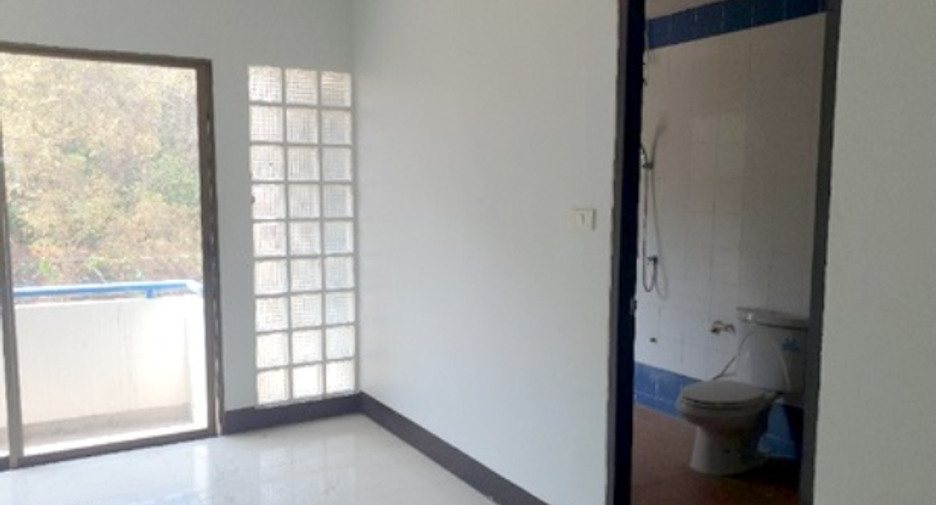 Casa adosada en venta de 4 habitaciones en Si Racha, Chonburi