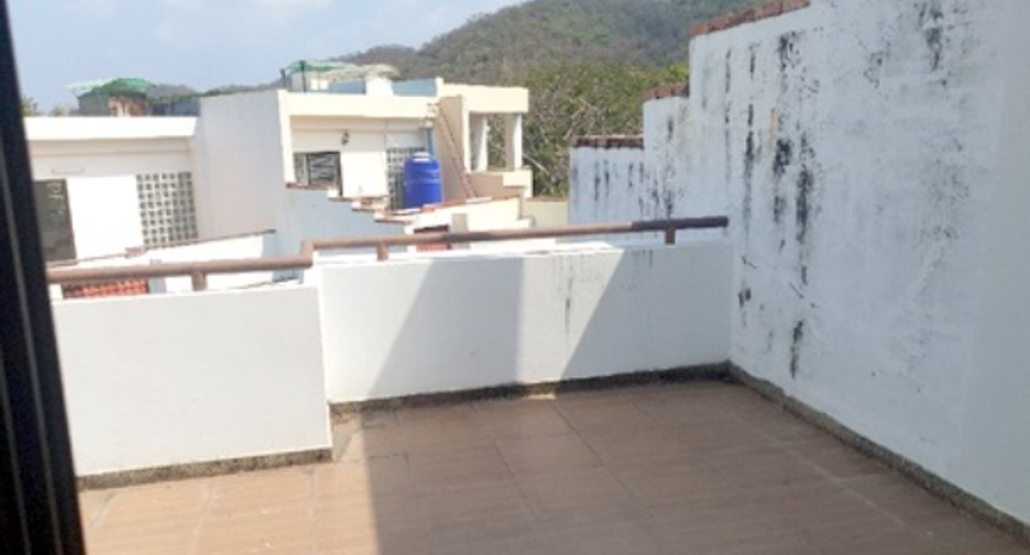 Casa adosada en venta de 4 habitaciones en Si Racha, Chonburi