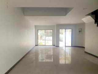 Reihenhaus zum Kauf mit 4 Zimmer in Si Racha, Chonburi