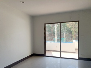 Reihenhaus zum Kauf mit 4 Zimmer in Si Racha, Chonburi