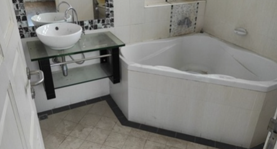 出售 5 卧室 独立屋 在 Mueang Nakhon Ratchasima, Nakhon Ratchasima