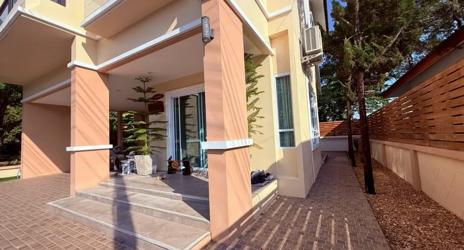 For sale 3 bedrooms house in Hang Dong, Chiang Mai