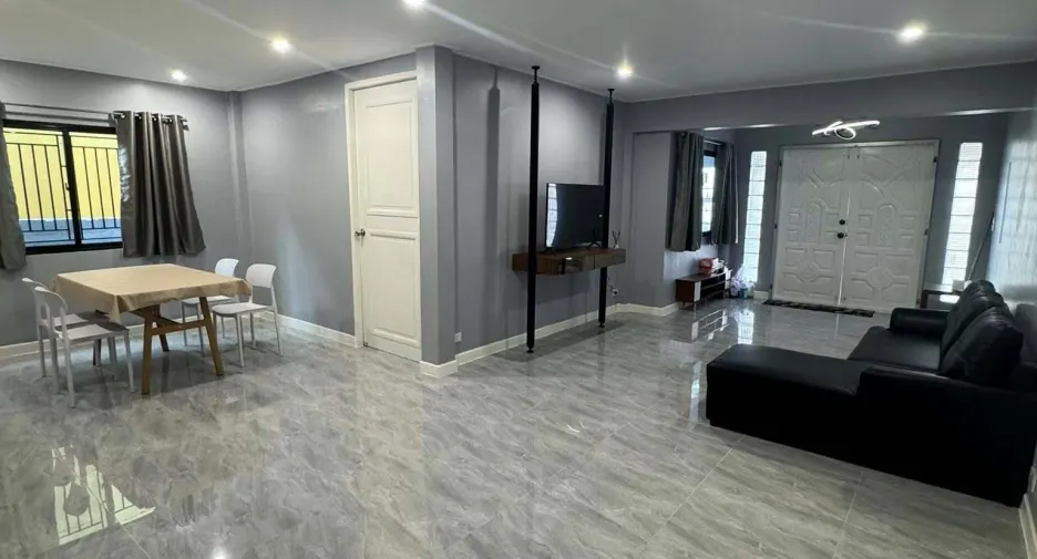 For rent 3 bedrooms house in Mueang Samut Prakan, Samut Prakan