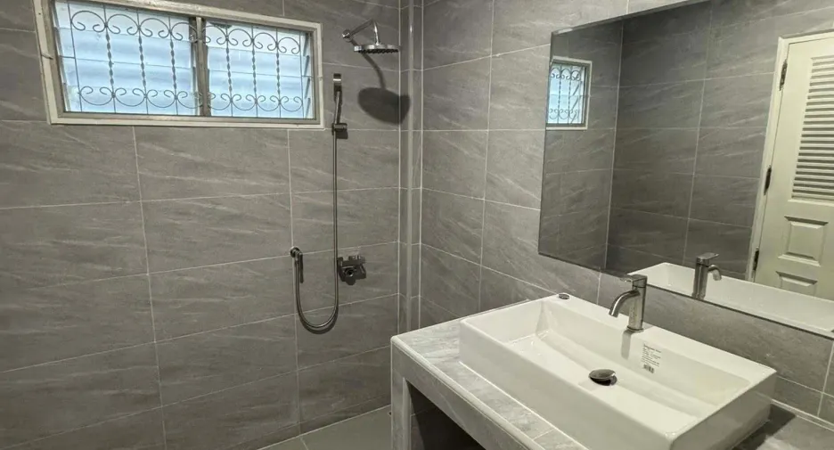 For rent 3 bedrooms house in Mueang Samut Prakan, Samut Prakan