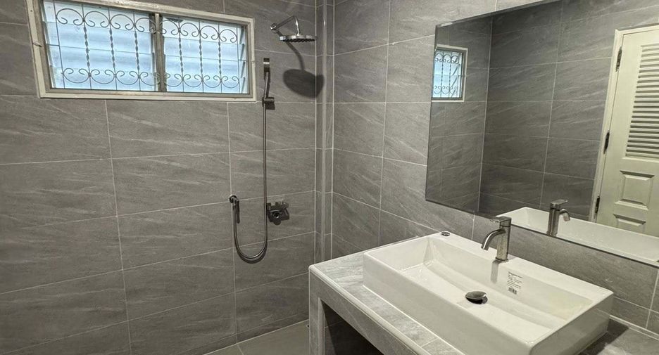 For rent 3 bedrooms house in Mueang Samut Prakan, Samut Prakan