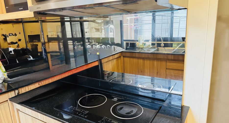 Haus zur Miete mit 4 Zimmer in Bang Phli, Samut Prakan