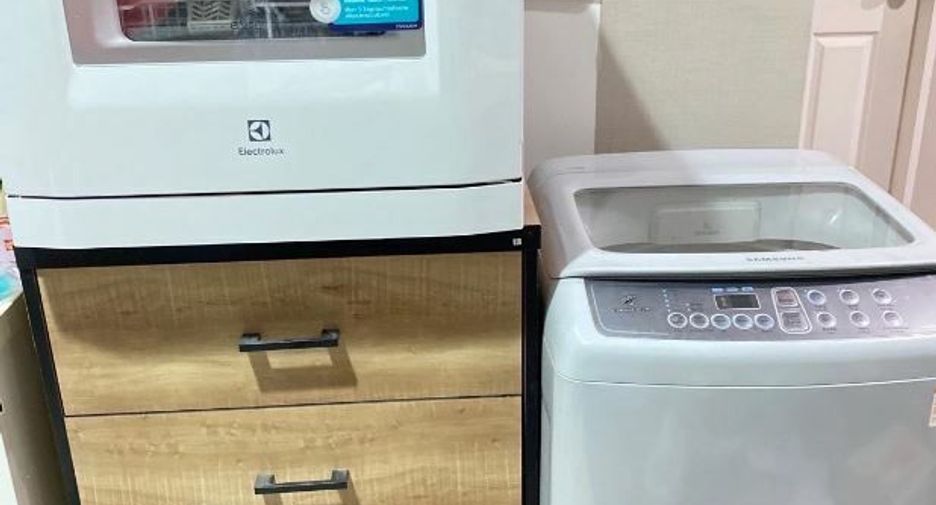 For rent 2 bedrooms condo in Huai Khwang, Bangkok
