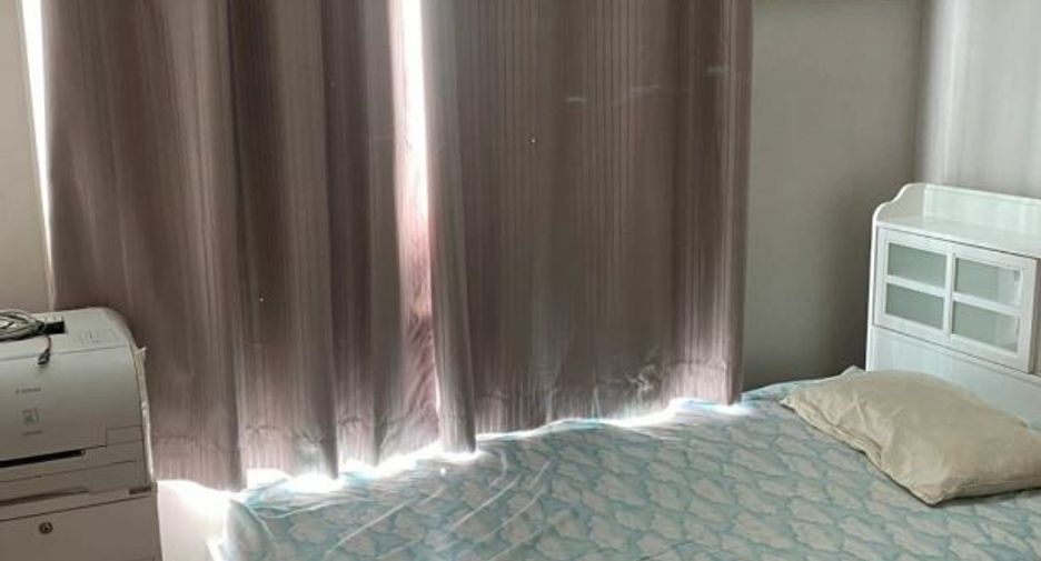For rent 2 bedrooms condo in Huai Khwang, Bangkok