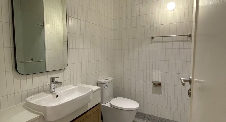 For rent 2 bedrooms condo in Yan Nawa, Bangkok