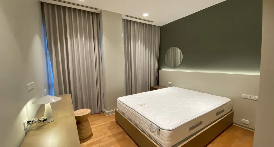 For rent 2 bedrooms condo in Yan Nawa, Bangkok