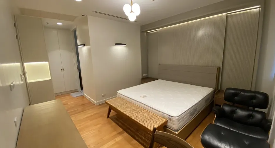 For rent 2 bedrooms condo in Yan Nawa, Bangkok