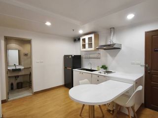 For rent 1 bed condo in Yan Nawa, Bangkok