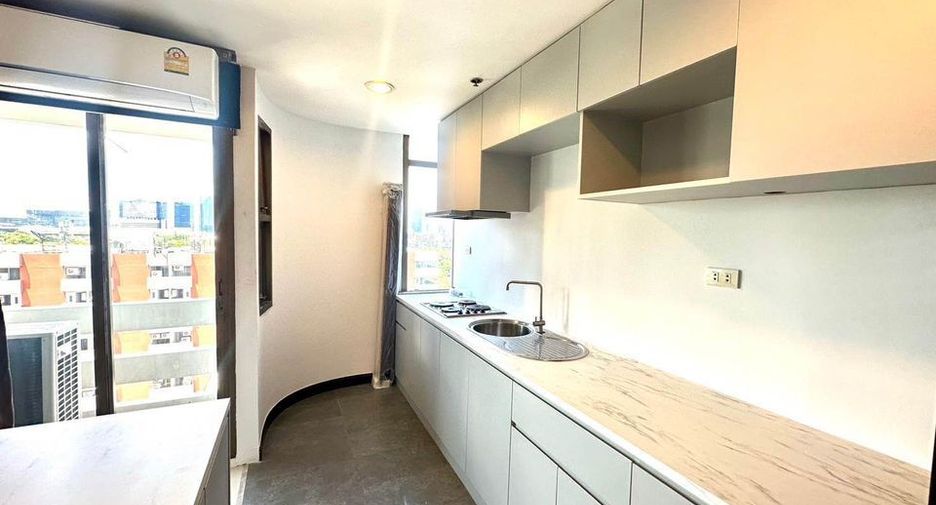For rent 1 bed apartment in Khlong Toei, Bangkok