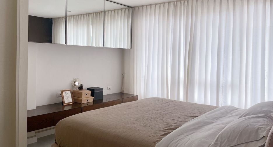 For rent 2 bedrooms apartment in Khlong San, Bangkok