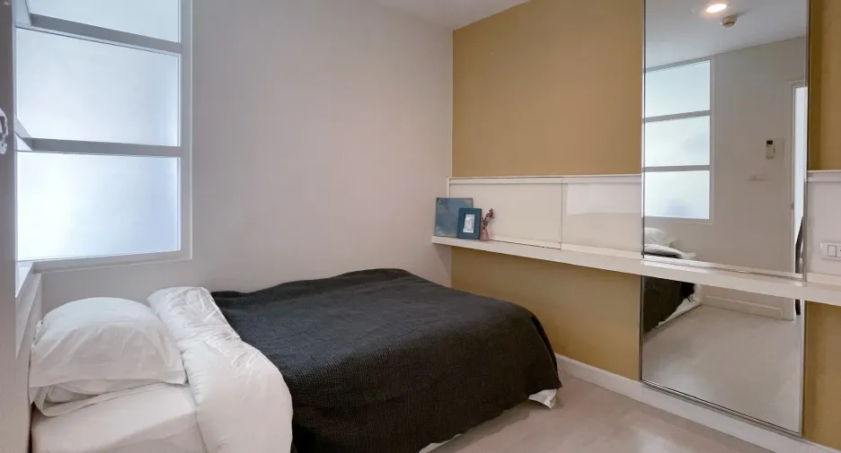 For rent 2 bedrooms apartment in Khlong San, Bangkok