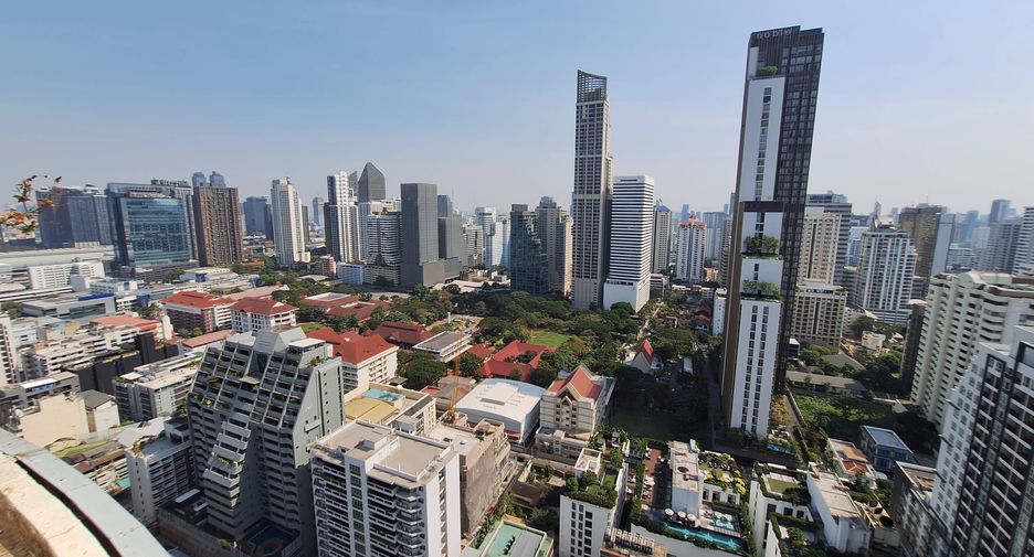For rent 1 bed condo in Watthana, Bangkok