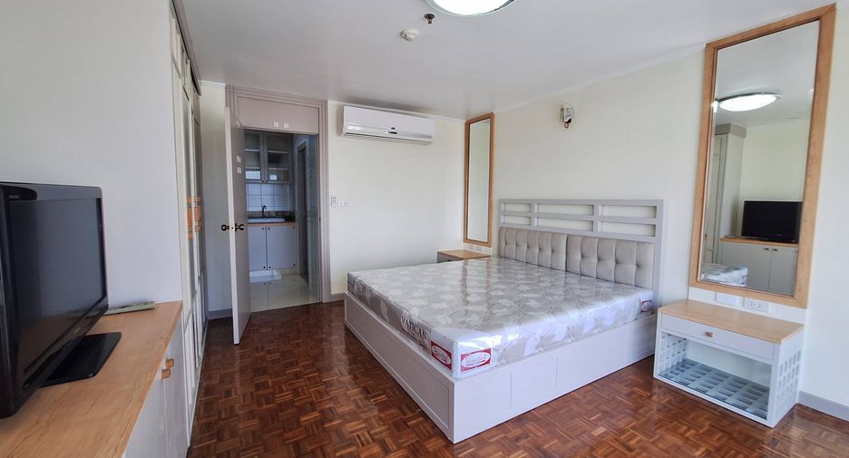 For rent 1 bed condo in Watthana, Bangkok