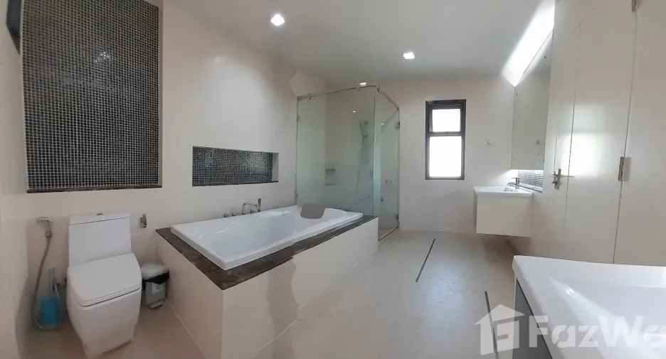 For rent 4 bedrooms house in Prawet, Bangkok