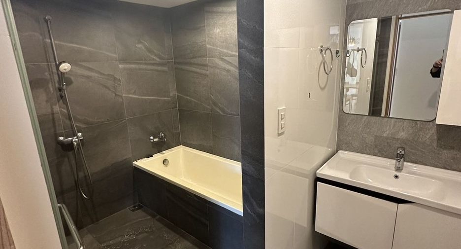 Condo en alquiler de 2 habitaciones en Khlong Toei, Bangkok