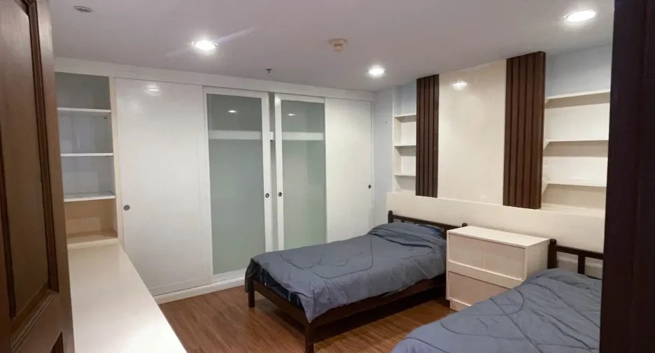 For rent 2 bedrooms condo in Bang Phlat, Bangkok