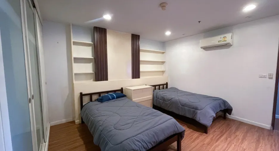 For rent 2 bedrooms condo in Bang Phlat, Bangkok