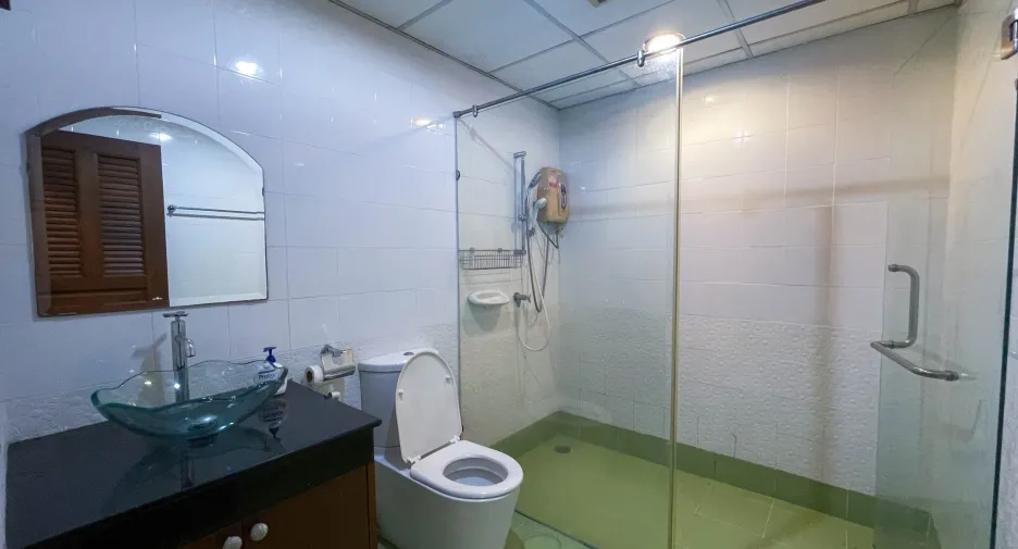 For rent 2 bedrooms condo in Bang Phlat, Bangkok