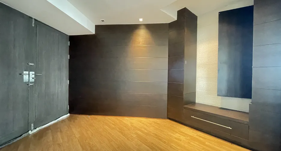 For rent 2 bedrooms condo in Bang Kho Laem, Bangkok