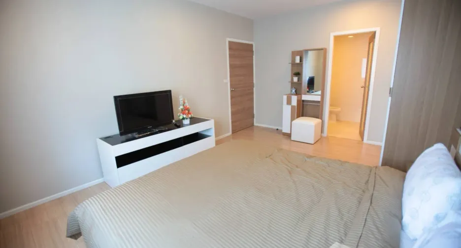 For rent 2 bedrooms condo in Watthana, Bangkok