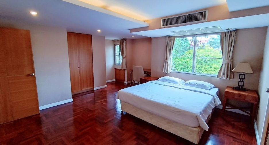 For rent 2 bedrooms apartment in Yan Nawa, Bangkok