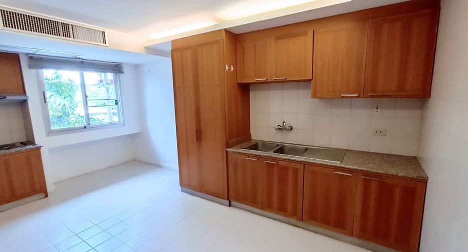 For rent 2 bedrooms apartment in Yan Nawa, Bangkok