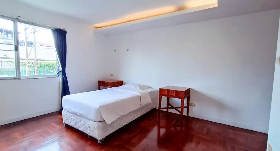 For rent 2 bedrooms apartment in Yan Nawa, Bangkok