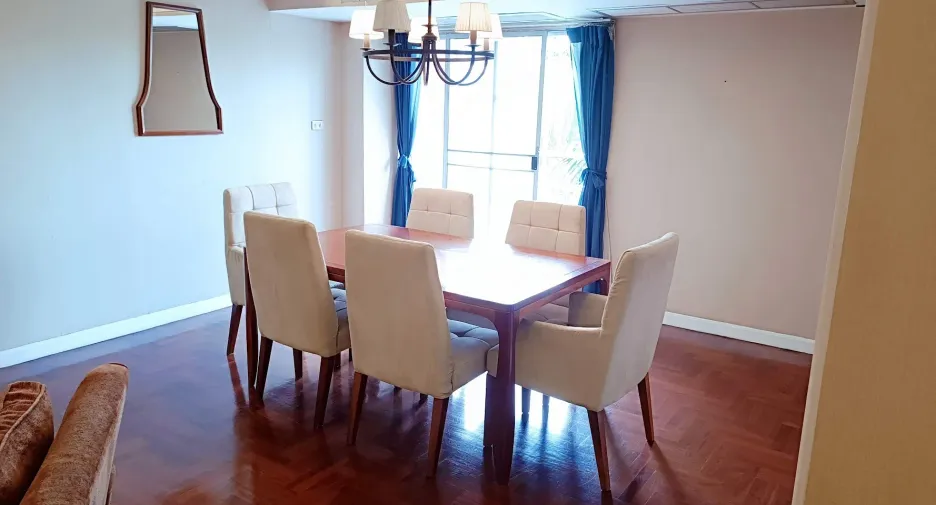 For rent 2 bedrooms apartment in Yan Nawa, Bangkok