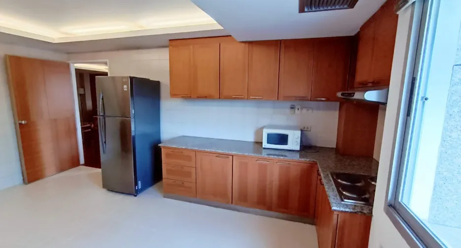 For rent 2 bedrooms apartment in Yan Nawa, Bangkok