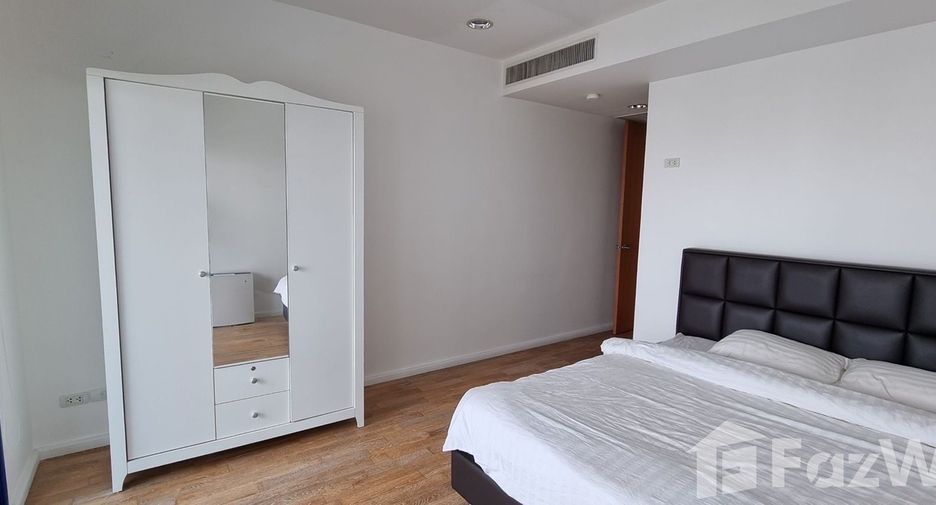 For rent 3 bedrooms condo in Pathum Wan, Bangkok