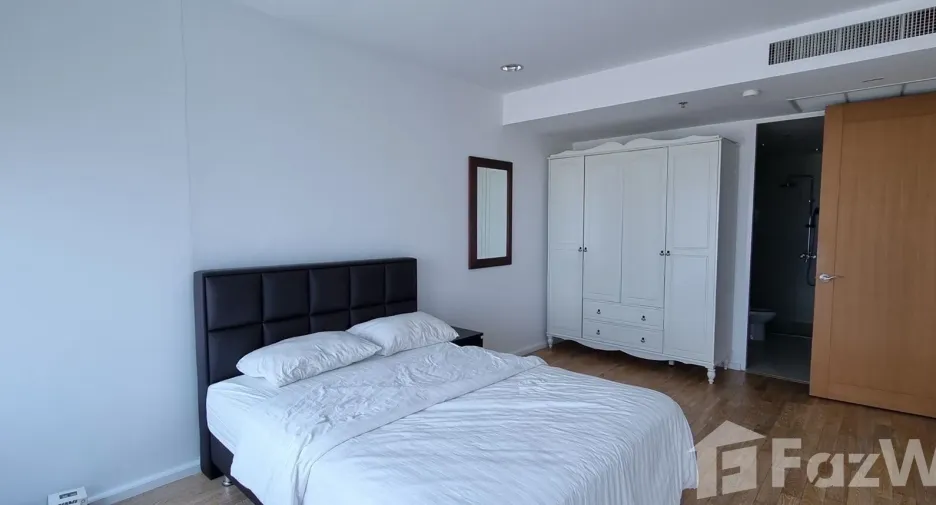 For rent 3 bedrooms condo in Pathum Wan, Bangkok