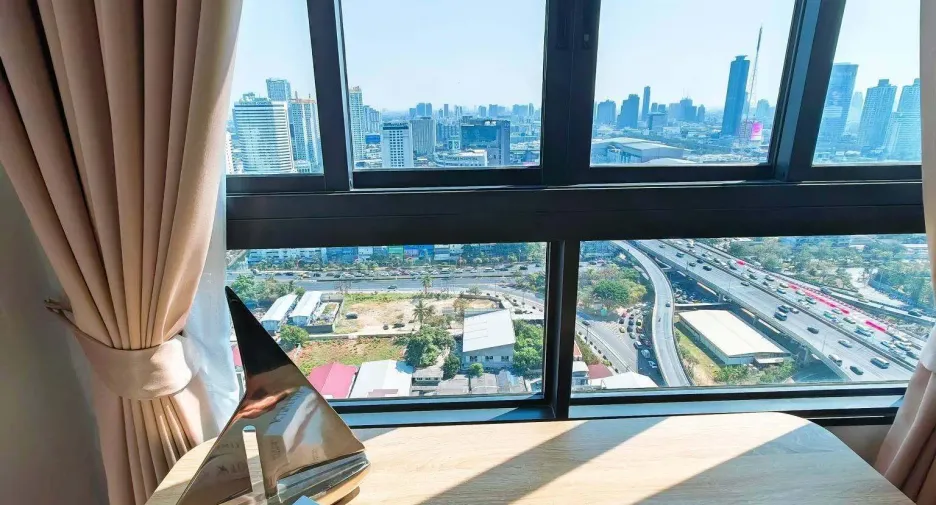 À louer 1 chambre condo à Huai Khwang, Bangkok