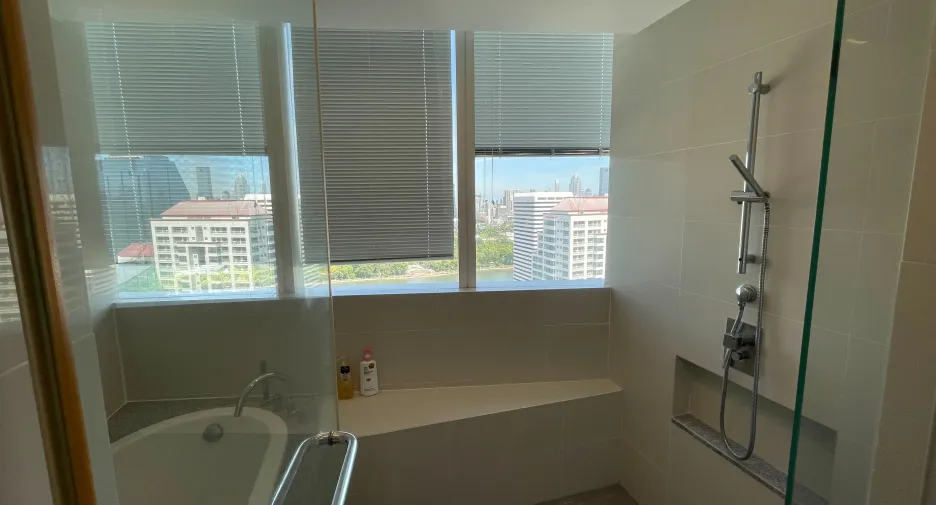 For rent 3 ベッドルーム condo in Khlong Toei, Bangkok