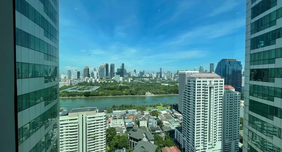 For rent 3 bedrooms condo in Khlong Toei, Bangkok