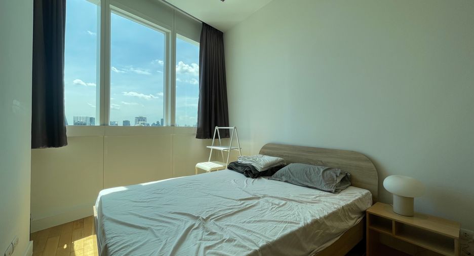 For rent 3 bedrooms condo in Khlong Toei, Bangkok