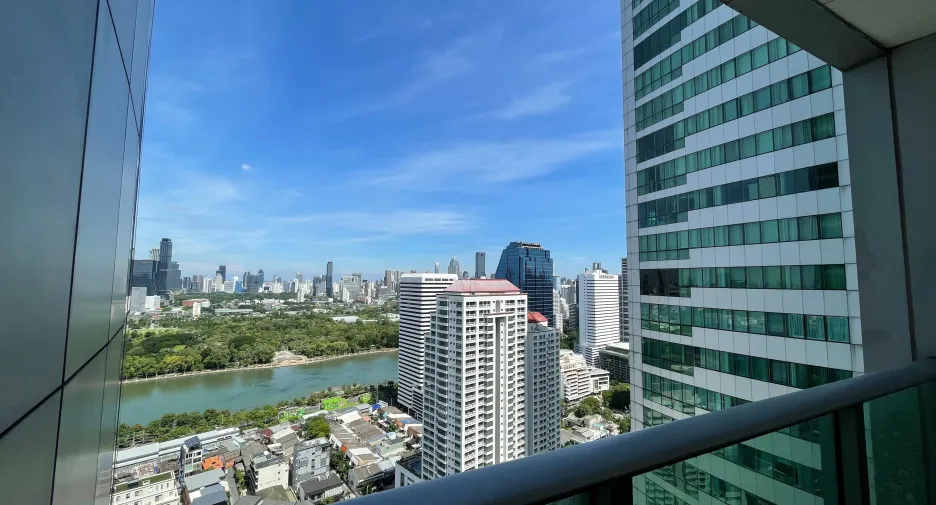 For rent 3 bedrooms condo in Khlong Toei, Bangkok