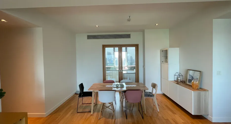 For rent 3 bedrooms condo in Khlong Toei, Bangkok