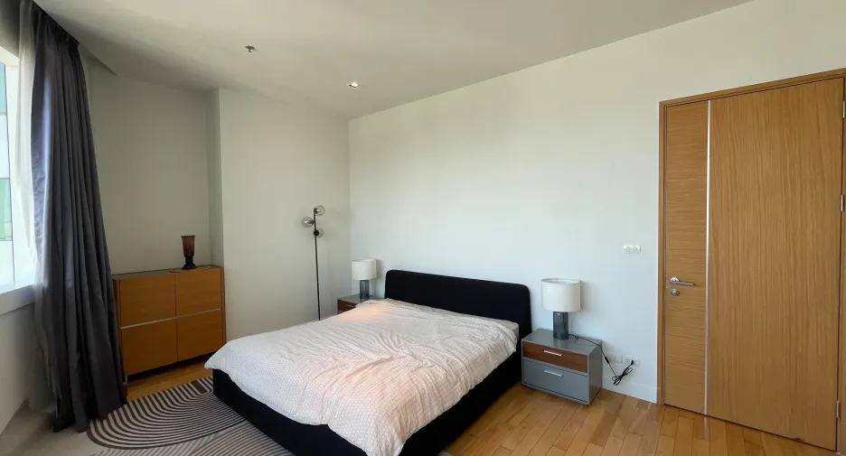 For rent 3 bedrooms condo in Khlong Toei, Bangkok