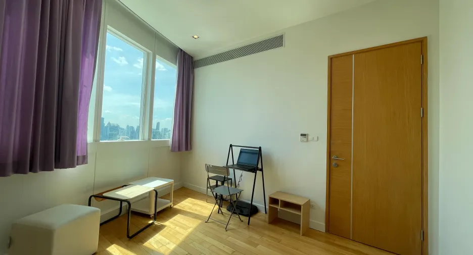 For rent 3 bedrooms condo in Khlong Toei, Bangkok