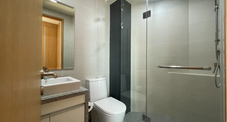 For rent 3 bedrooms condo in Khlong Toei, Bangkok