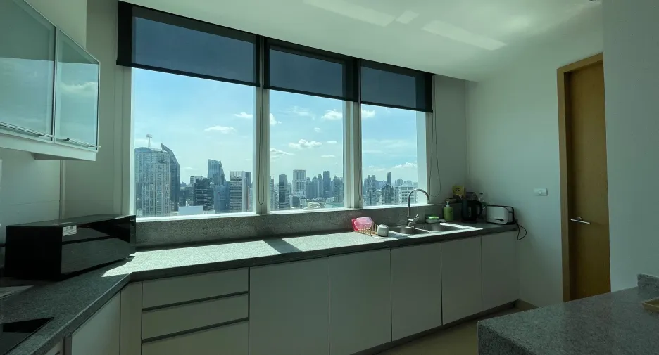 For rent 3 ベッドルーム condo in Khlong Toei, Bangkok