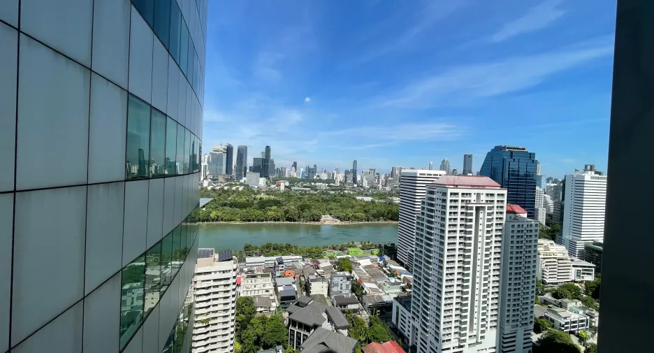 For rent 3 bedrooms condo in Khlong Toei, Bangkok