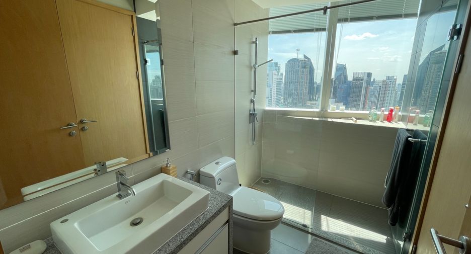 For rent 3 bedrooms condo in Khlong Toei, Bangkok