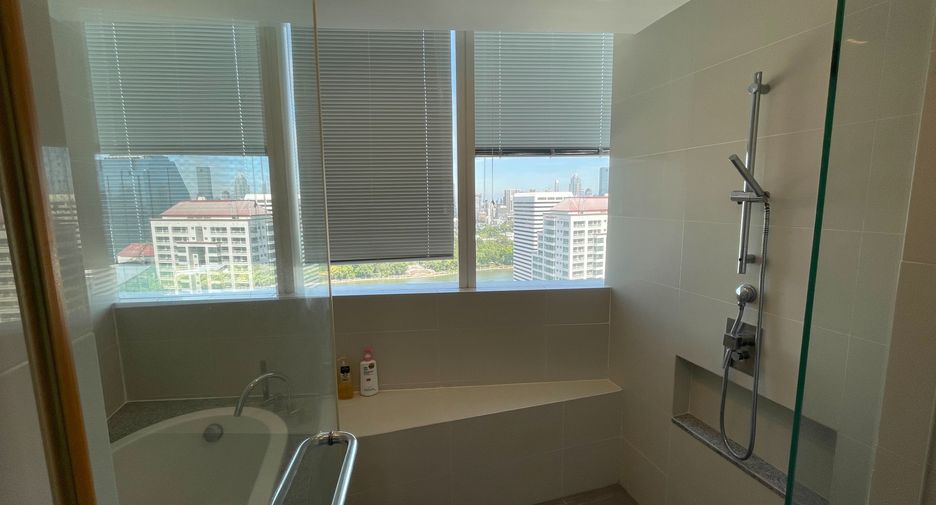 For rent 3 bedrooms condo in Khlong Toei, Bangkok