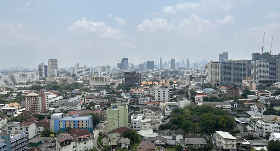 For rent 2 bedrooms condo in Chatuchak, Bangkok